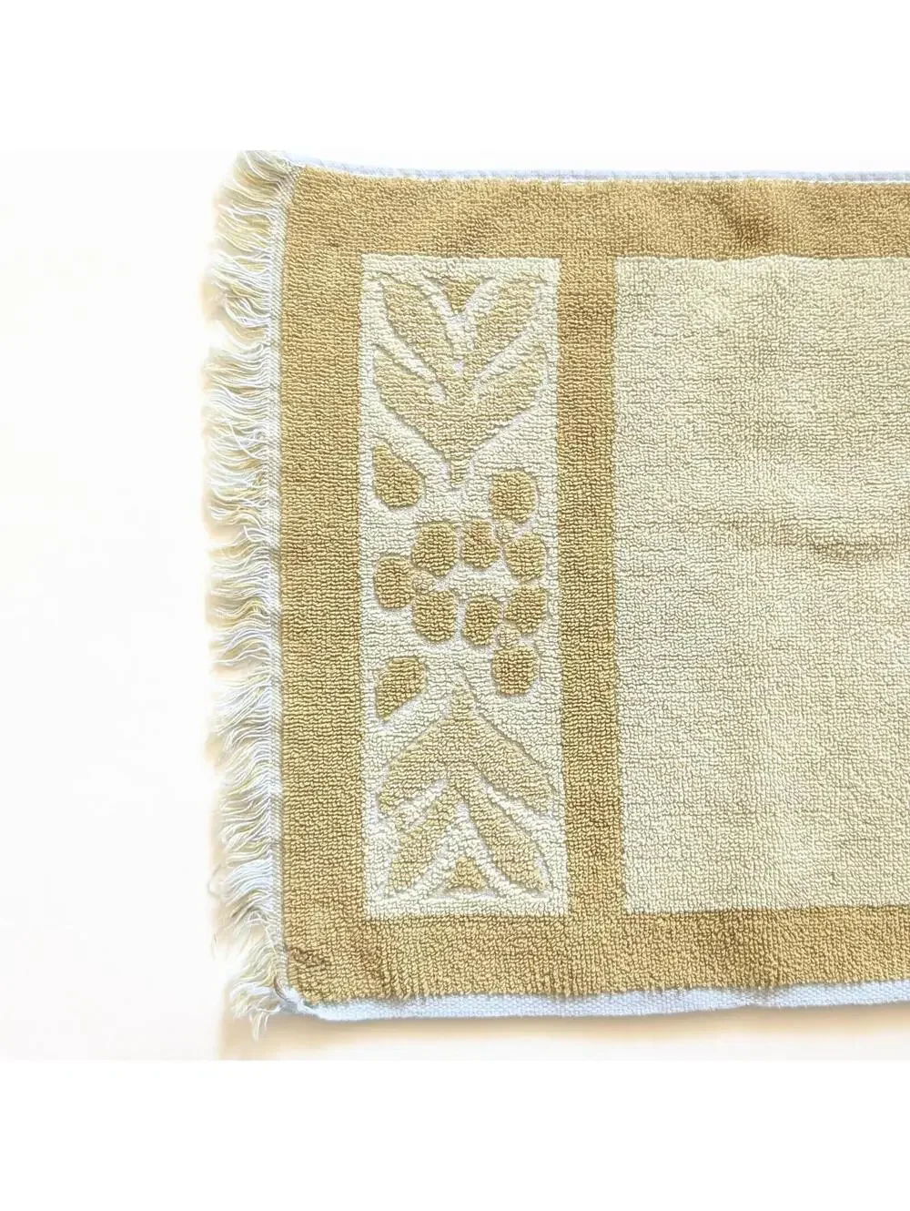 1970s Vintage Stevens Utica Fingertip Towel